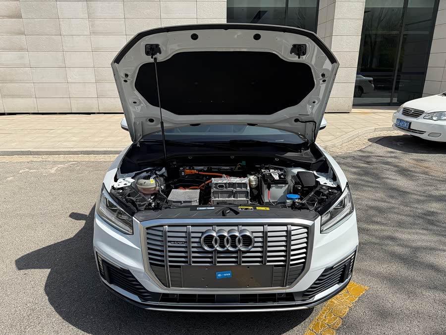 Audi Q2L e-tron 2020 #16 Audi Q2L e-tron 2020 car image #16