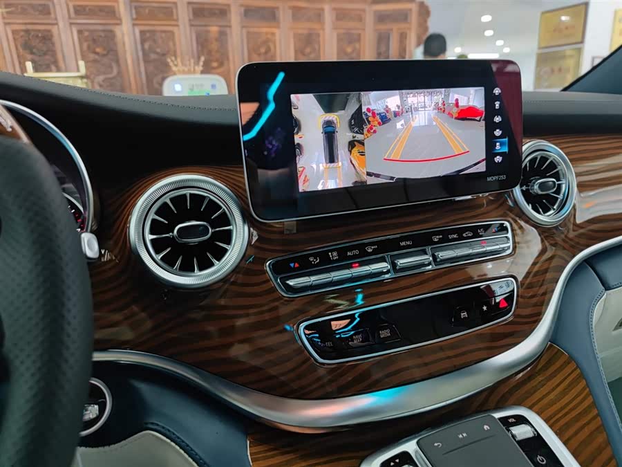 Mercedes-Benz V Class 2023 #16 Mercedes-Benz V Class 2023 immagine di auto #16