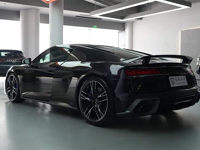 Audi R8 2022 car image #16