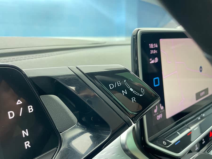 Volkswagen ID.6 X 2021 car image #16