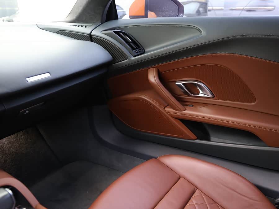 Audi R8 2018 car image #16