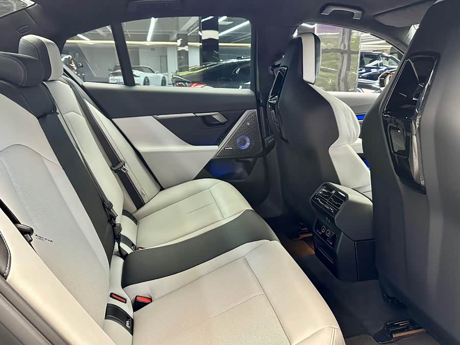 BMW M5 New Energy 2025 car image #16