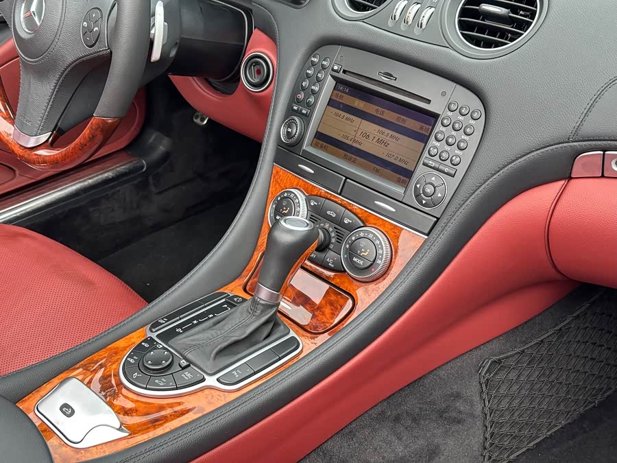 Mercedes-Benz SL Class 2009 car image #16