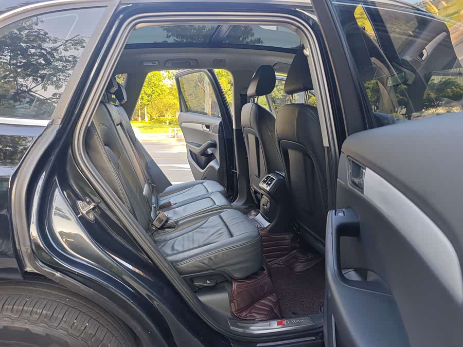 Audi Q5 2012 car image #16