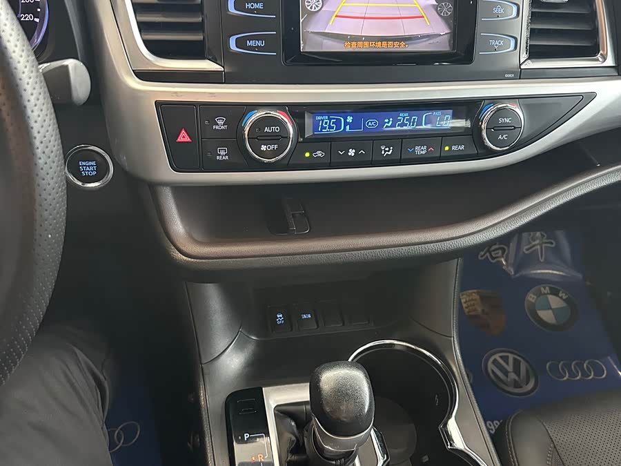 Toyota Highlander 2019 car image #16