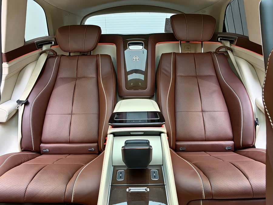 Mercedes-Benz Maybach GLS 2023 car image #16