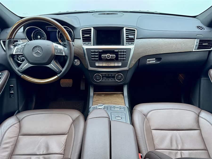 Mercedes-Benz GL Class 2014 car image #16