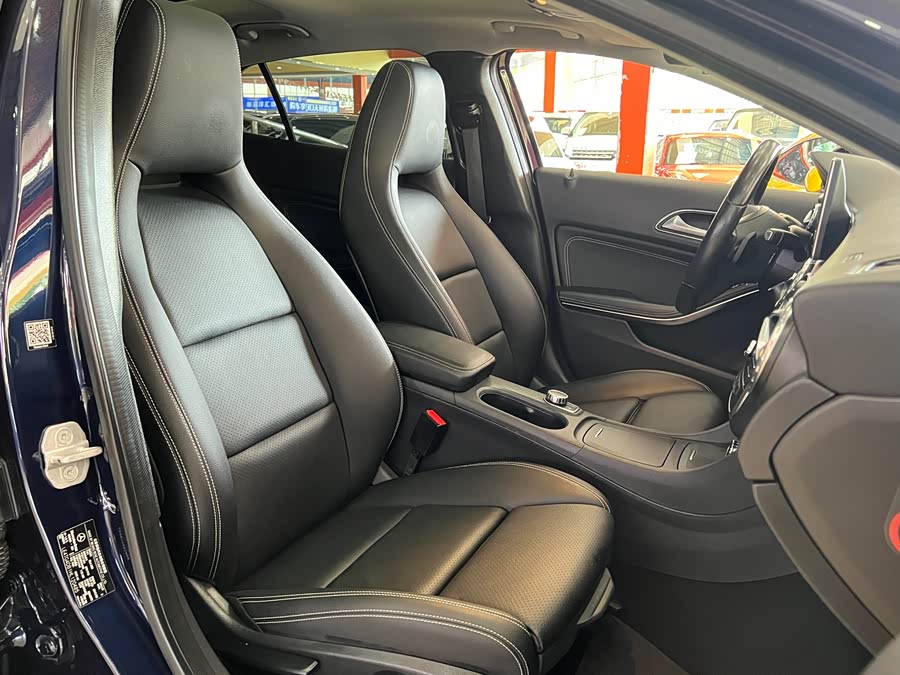 Mercedes-Benz GLA Class 2017 car image #16