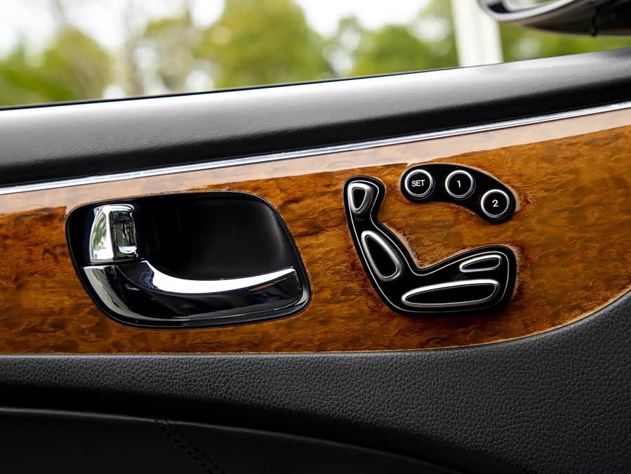 Hyundai Equus 2011 car image #16