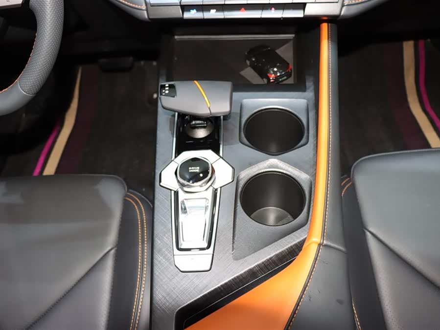 Changan UNI-V iDD 2023 car image #16