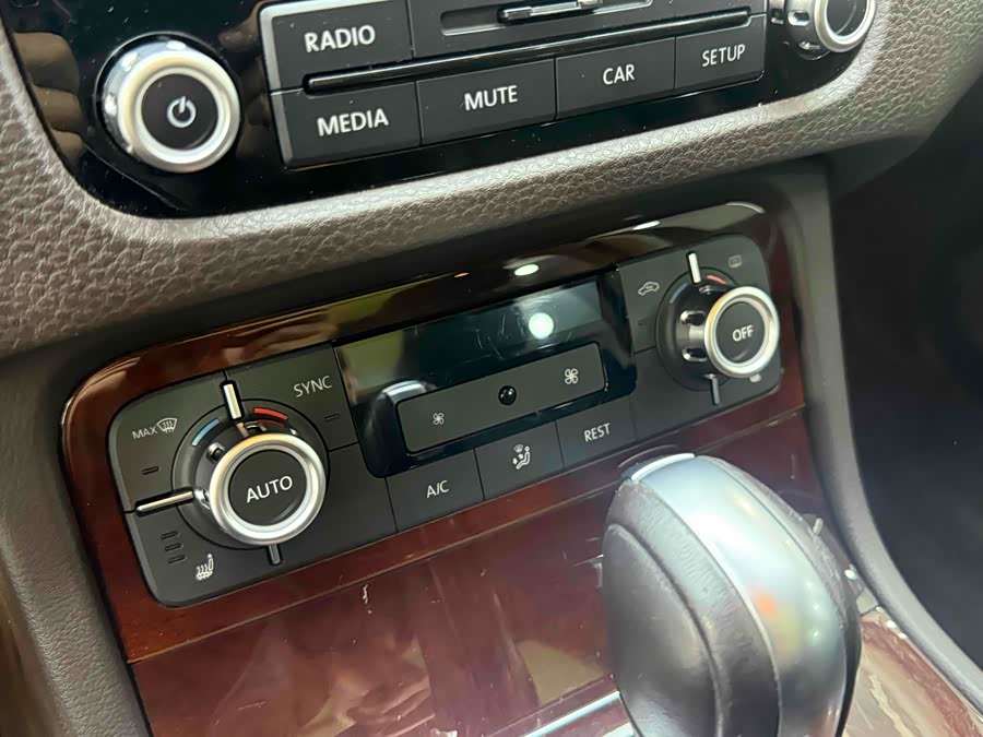 Volkswagen Touareg 2014 car image #16