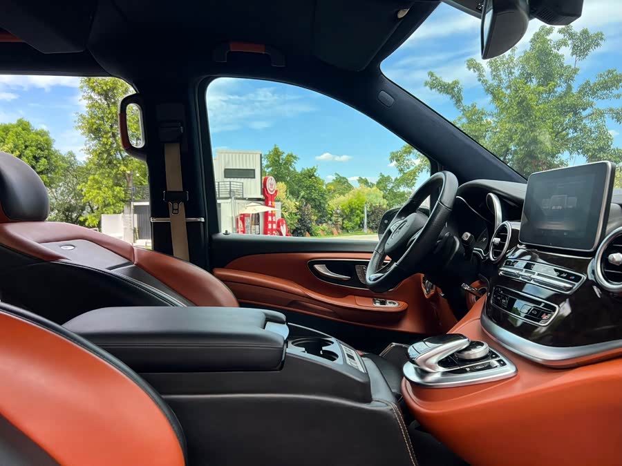 Mercedes-Benz V Class 2020 car image #16