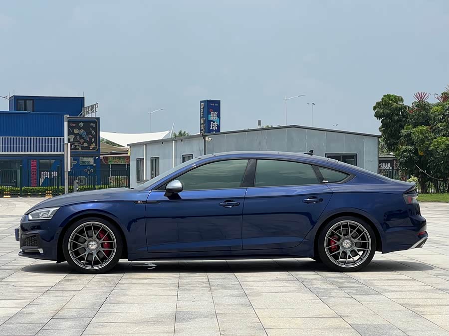 Audi S5 2018 car image #16