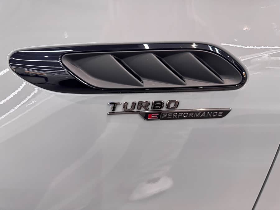 Mercedes-Benz C AMG New Energy 2024 изображение автомобиля #16