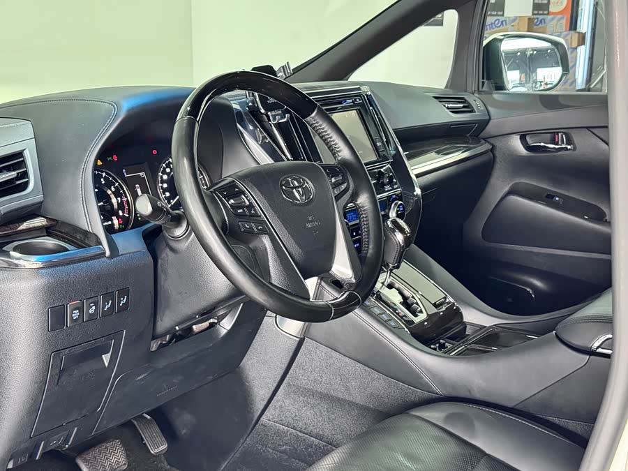 Toyota Alphard 2020 #16 Toyota Alphard 2020 car image #16