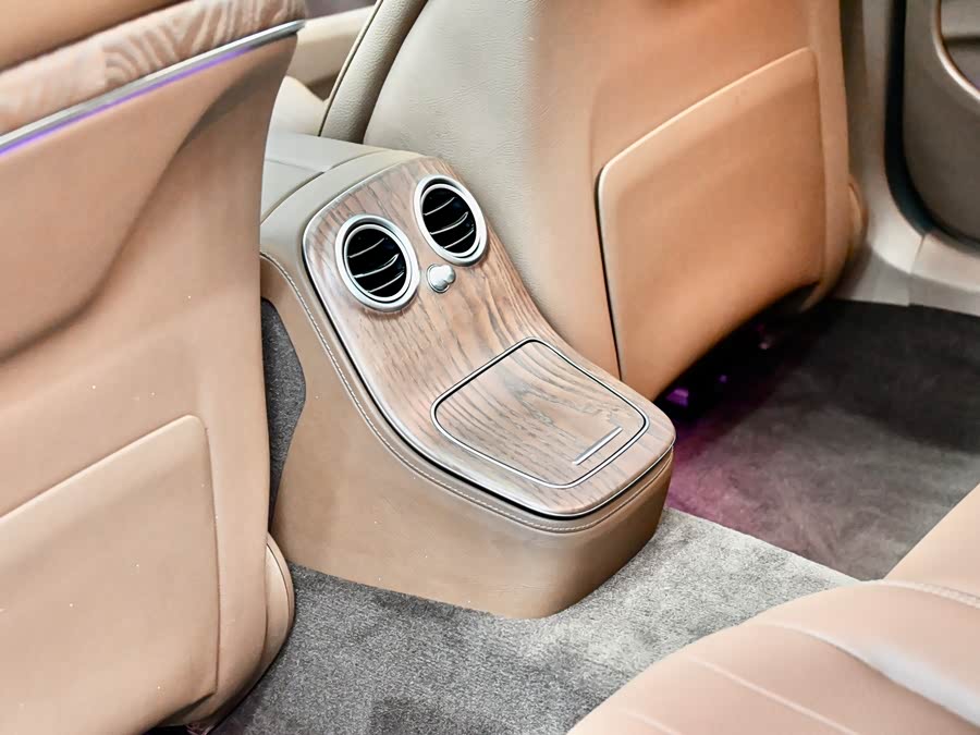 Mercedes-Benz E Class New Energy 2021 car image #16