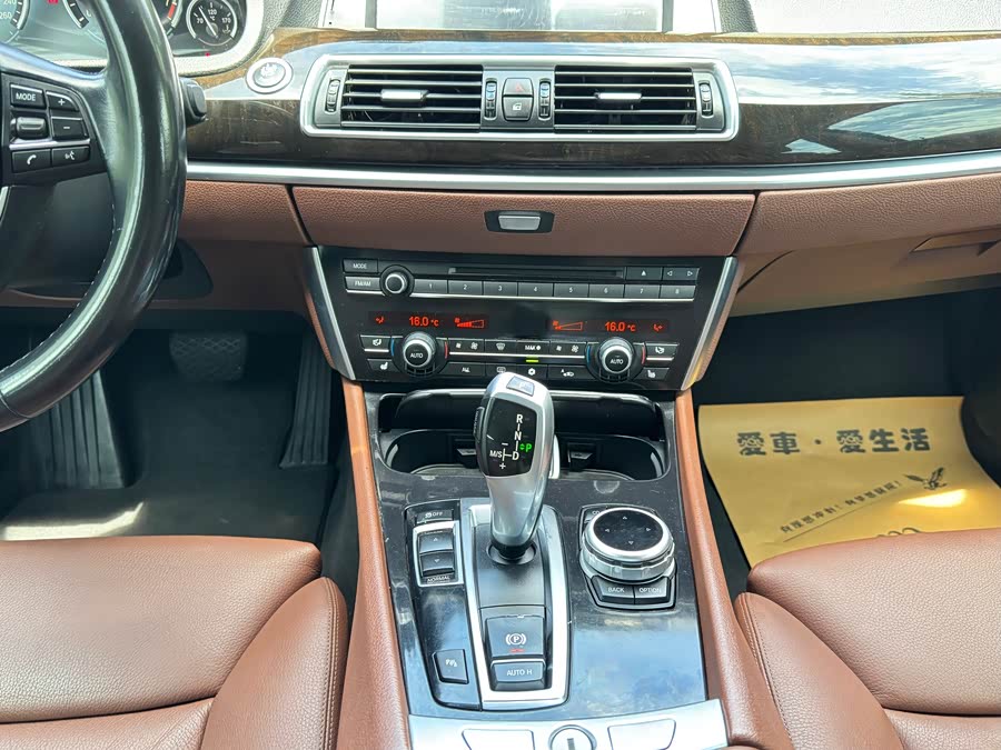 BMW 5 Series GT 2010 immagine di auto #16