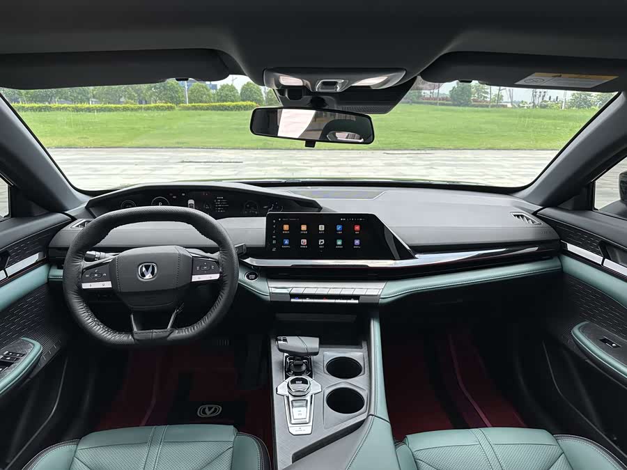 Changan UNI-V iDD 2024 صورة سيارة #16