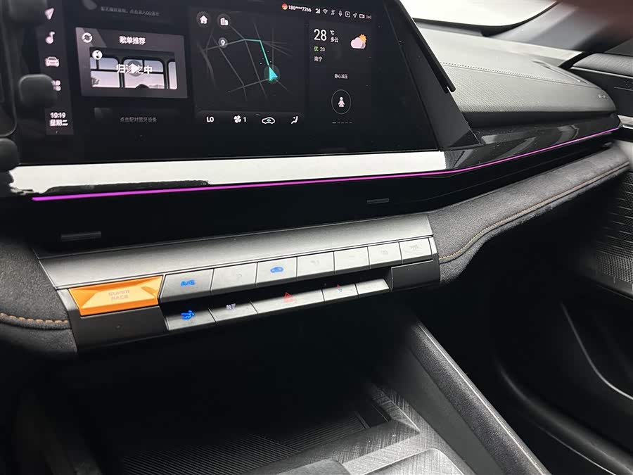 Changan UNI-V 2023 car image #16