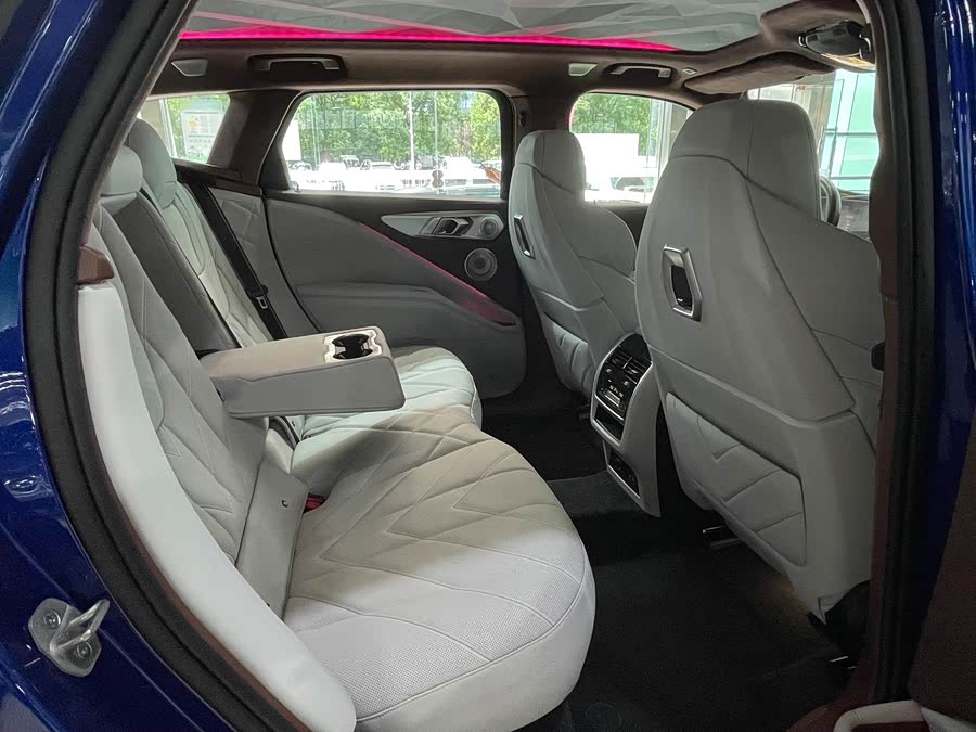 BMW XM 2024 immagine di auto #16