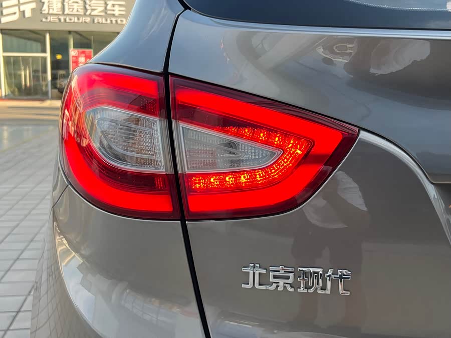 Hyundai ix35 2014 car image #16