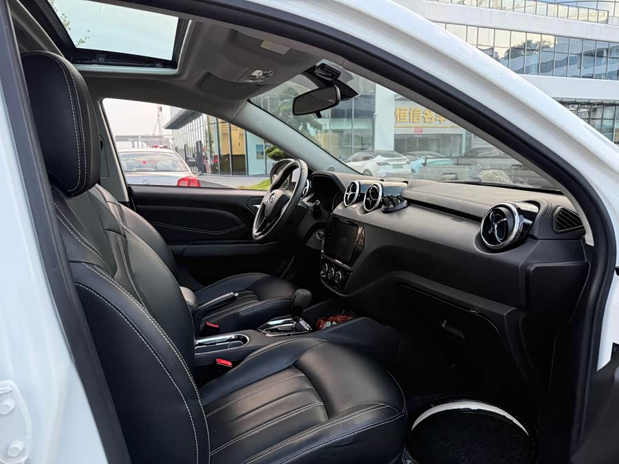 Soueast DX3 2019 #16 Soueast DX3 2019 car image #16