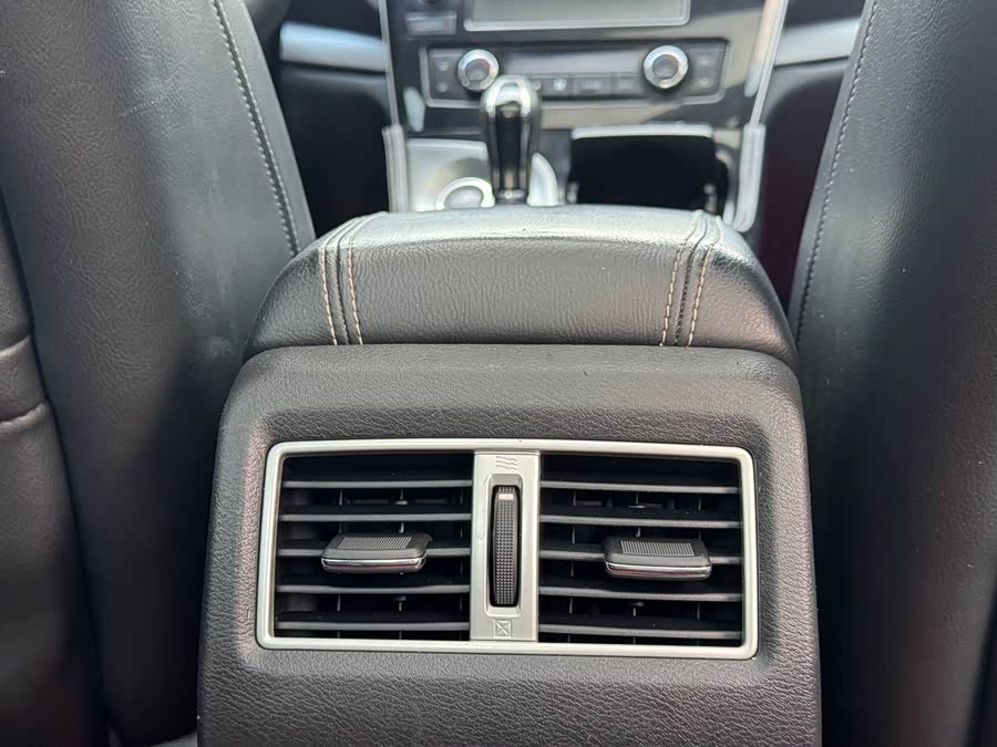 Nissan Maxima 2018 صورة سيارة #16