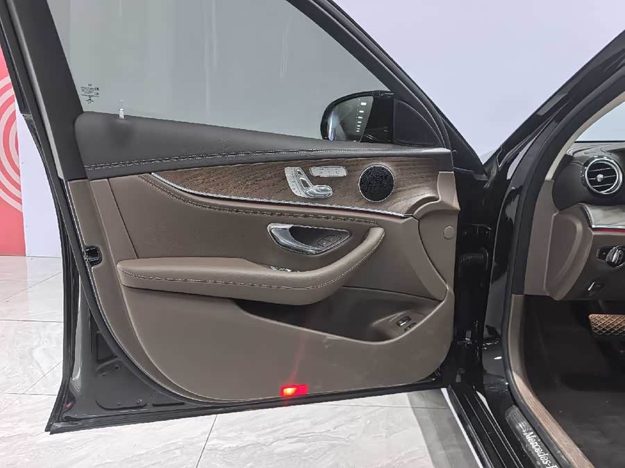 Mercedes-Benz E Class New Energy 2023 car image #16