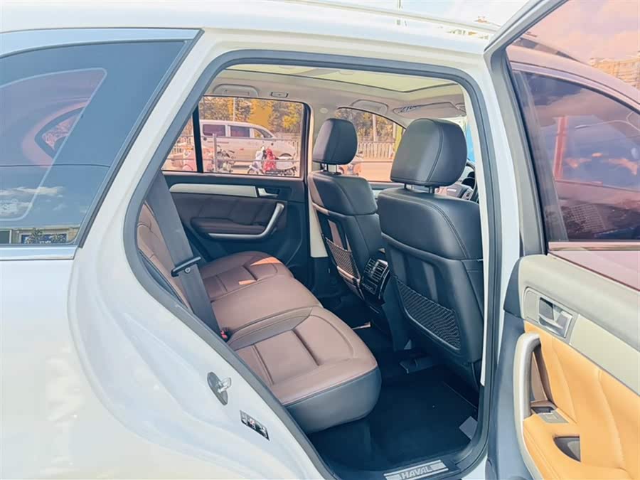 Haval H8 2017 car image #16