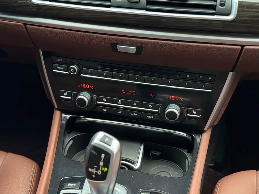 BMW 5 Series GT 2017 #16 BMW 5 Series GT 2017 صورة سيارة #16