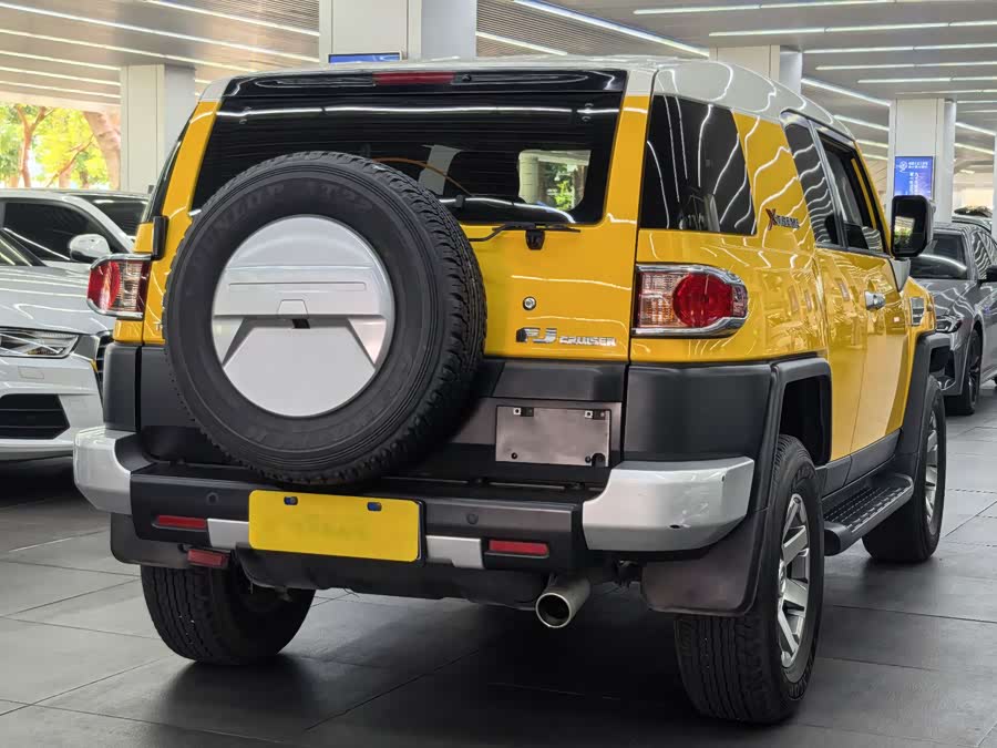 Toyota FJ Cruiser 2017 immagine di auto #16