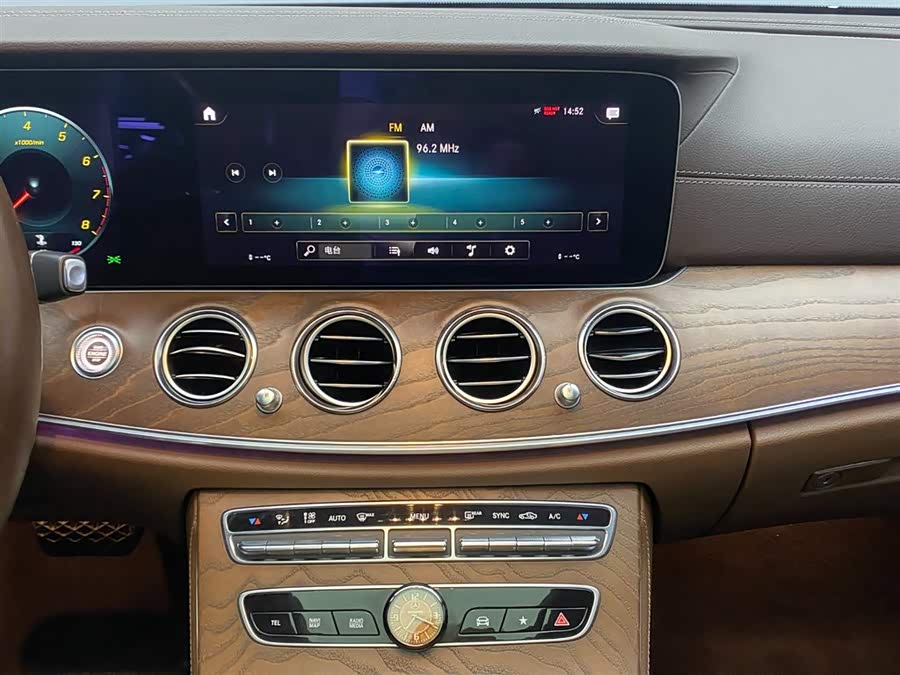Mercedes-Benz E Class 2022 car image #16