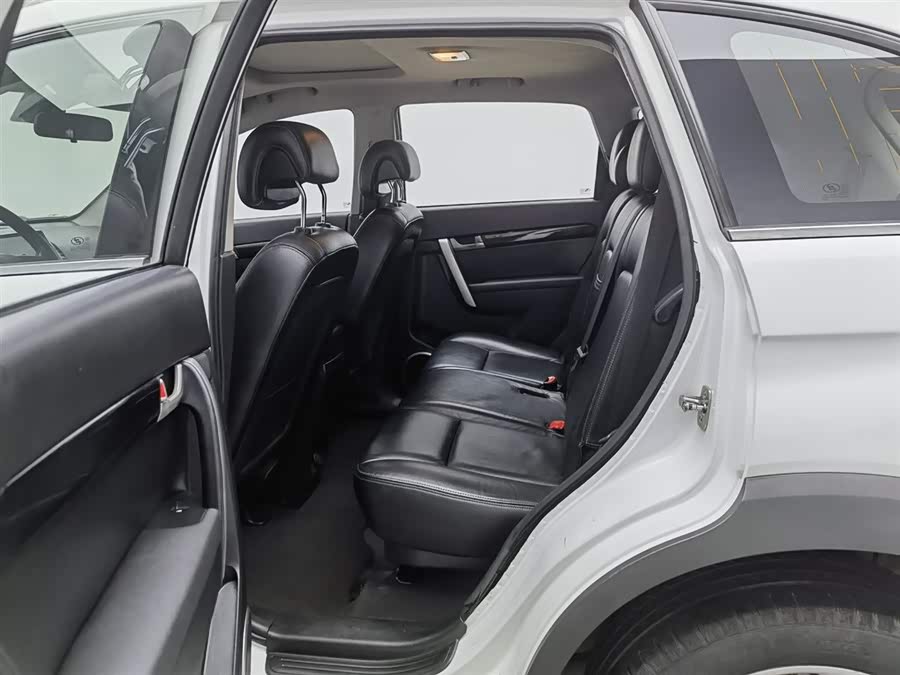 Chevrolet Captiva 2017 car image #16