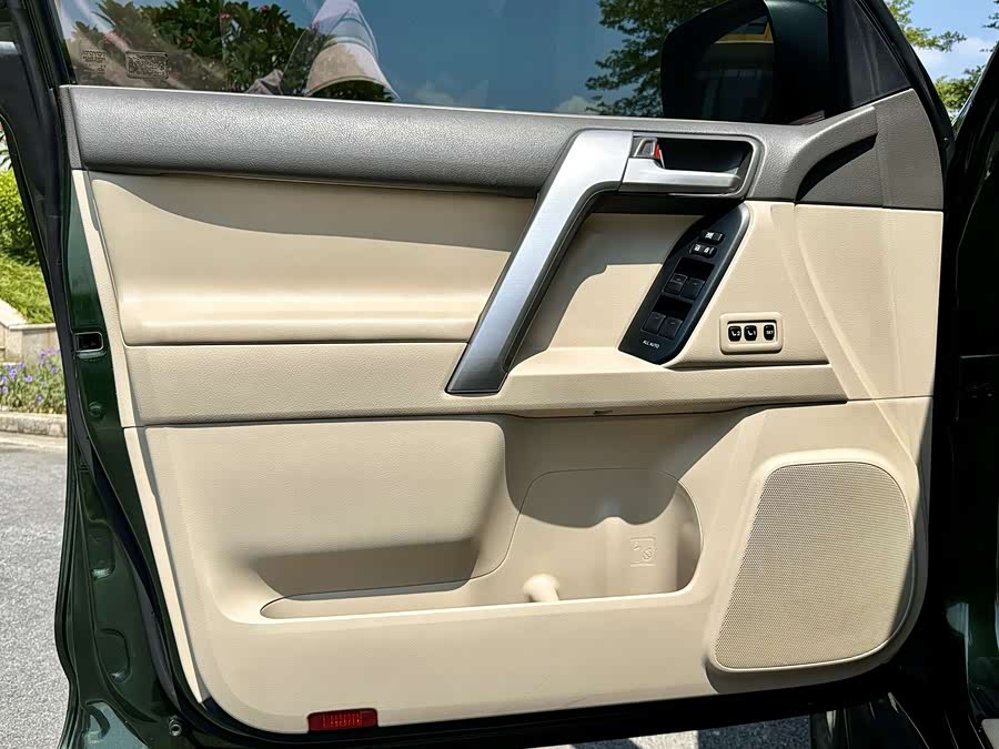 Toyota Land Cruiser Prado 2018 immagine di auto #16