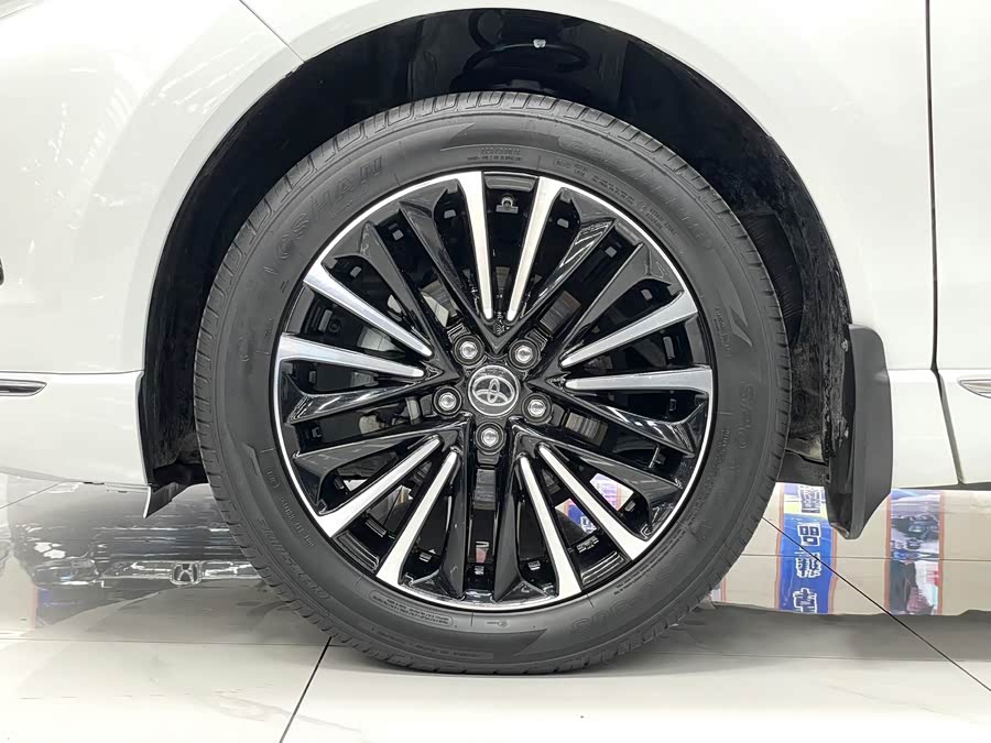 Toyota Venza 2023 car image #16