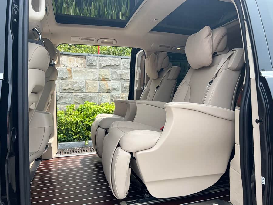 Mercedes-Benz V Class 2020 car image #16