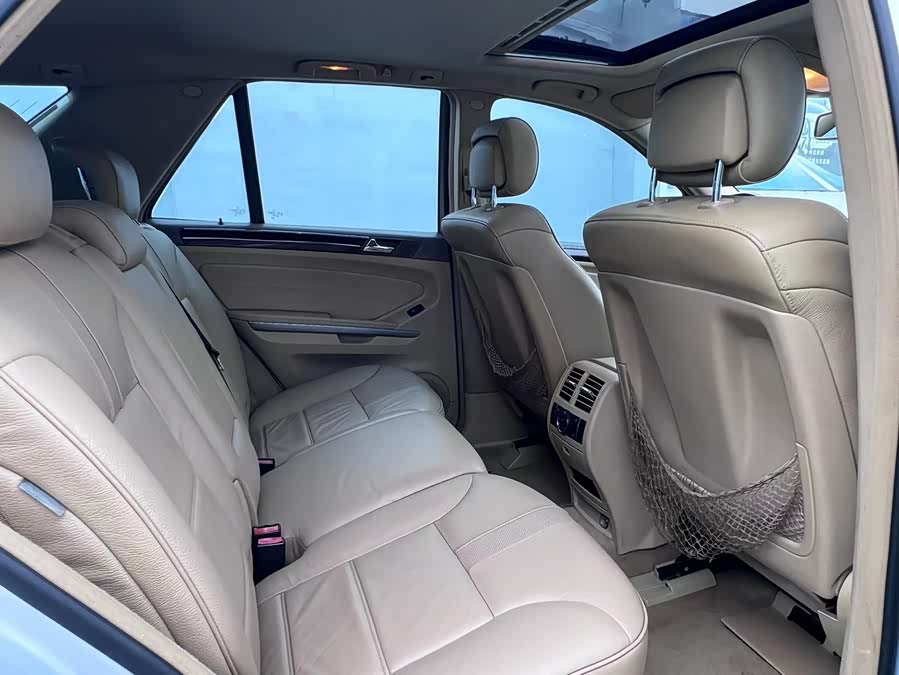 Mercedes-Benz M Class 2009 car image #16