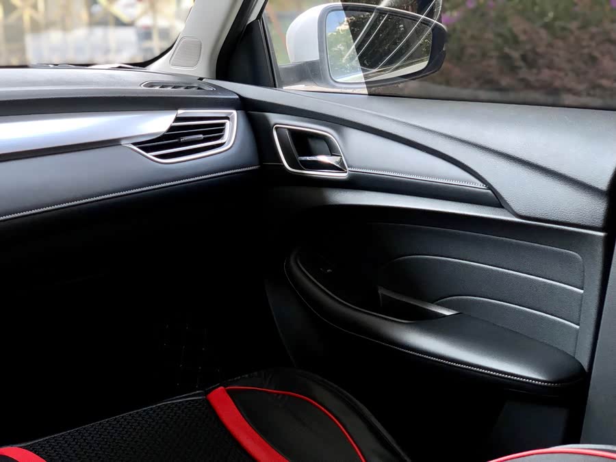 Roewe i5 2019 #16 Roewe i5 2019 car image #16