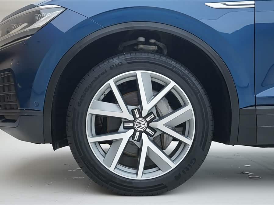 Volkswagen Touareg 2019 car image #16