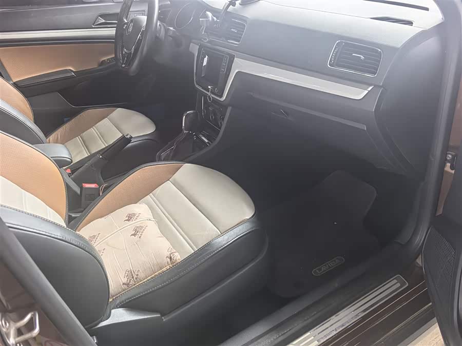 Volkswagen Cross Lavida 2016 car image #16