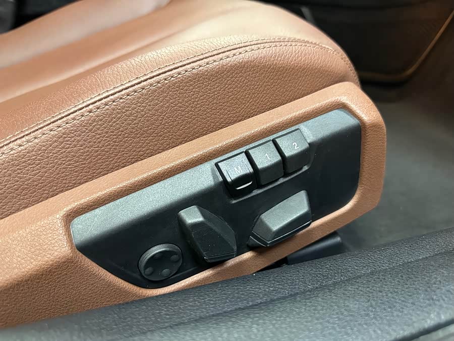 BMW 6 Series 2012 car image #16