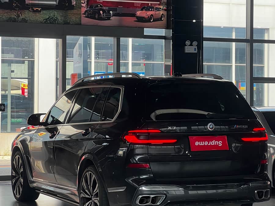 BMW X7 M60i 2023 car image #16