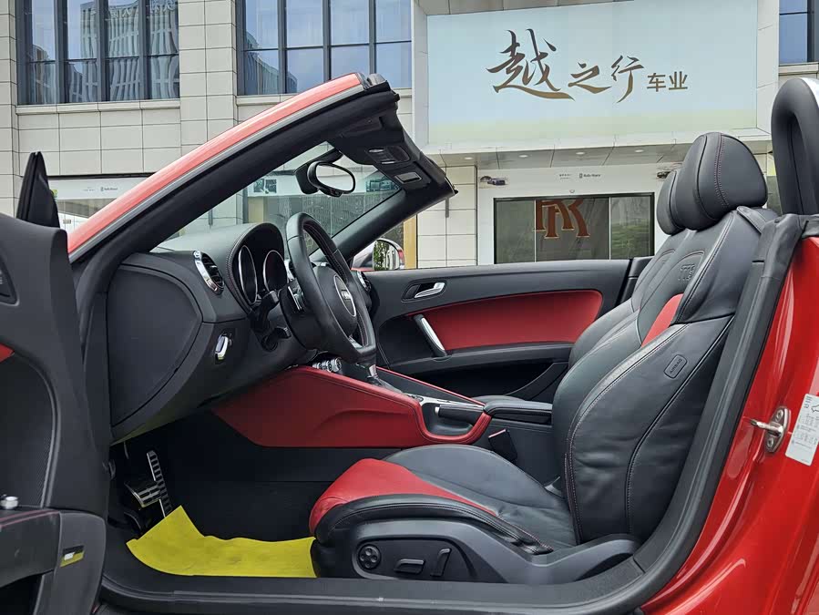 Audi TTS 2015 car image #16