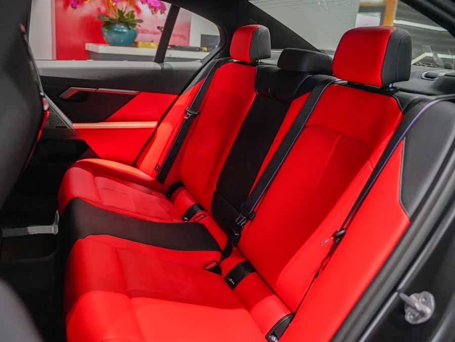 BMW M5 New Energy 2024 immagine di auto #16