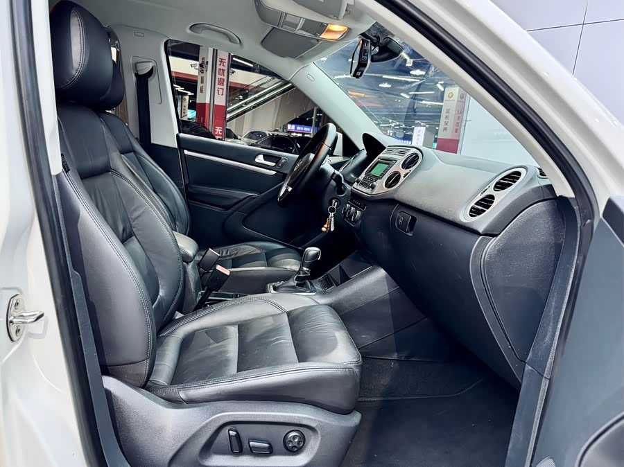 Volkswagen Tiguan 2015 car image #16