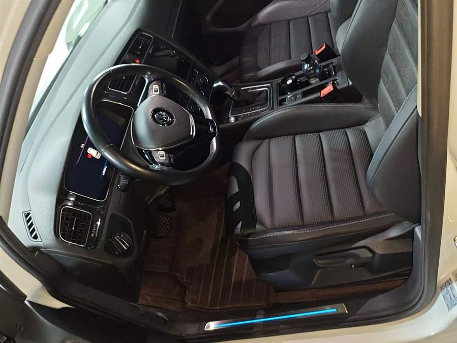 Volkswagen Golf New Energy (Imported) 2019 изображение автомобиля #16