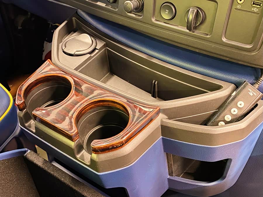 Ford E350 2010 car image #16