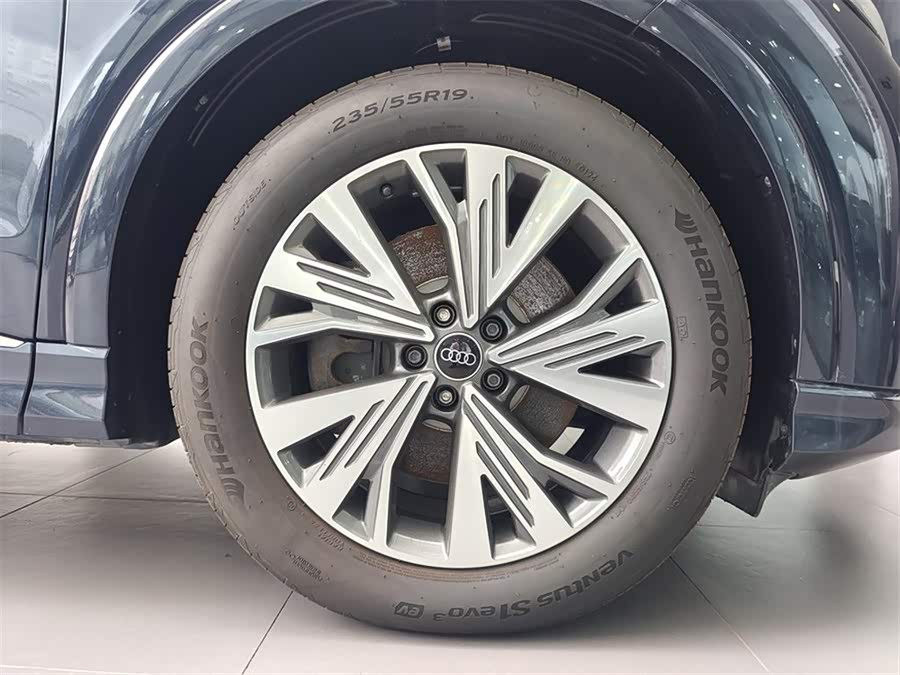 Audi Q4 e-tron 2024 صورة سيارة #16