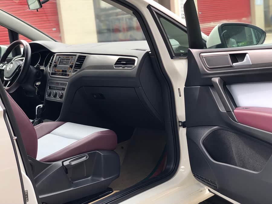 Volkswagen Golf Sportsvan 2018 car image #16
