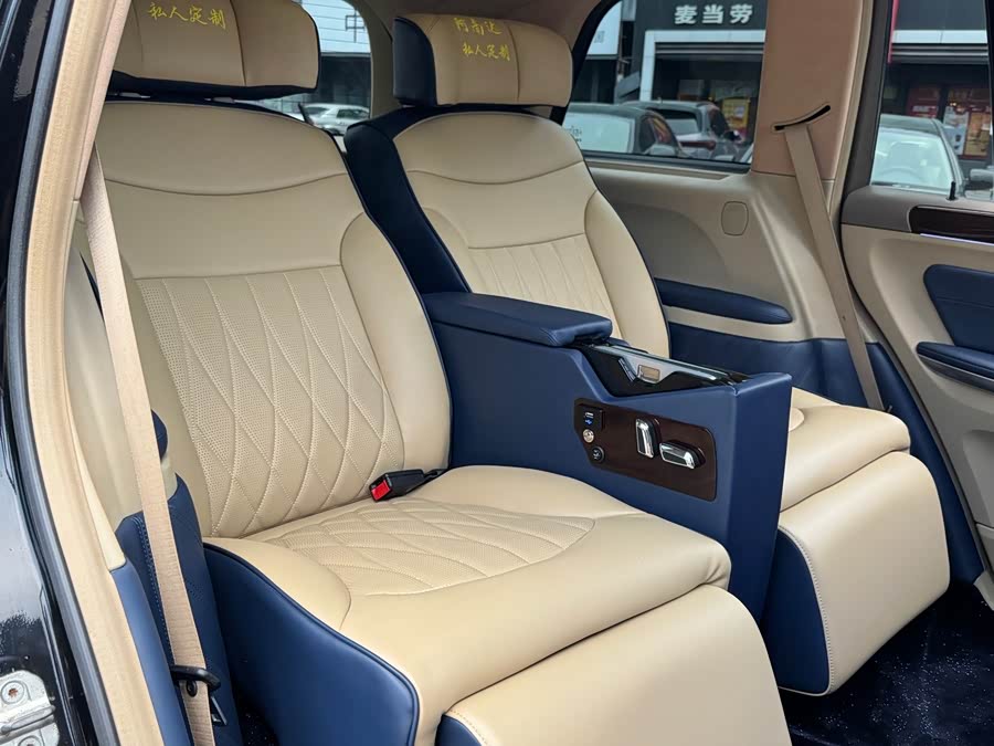 Mercedes-Benz GL Class 2011 car image #16